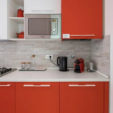 Canonica - Garisenda Apartment