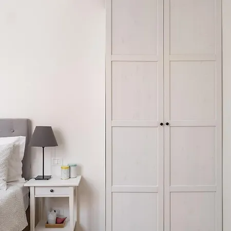 Canonica - Garisenda Apartment *
