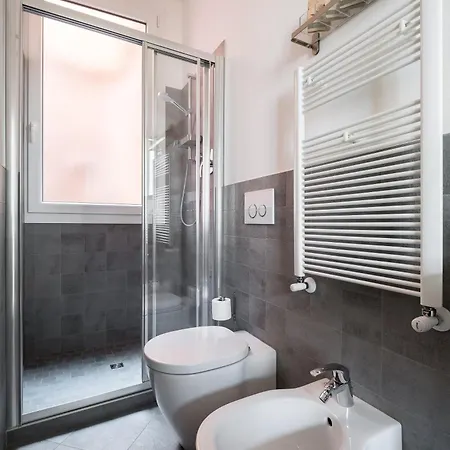 Canonica - Garisenda Apartment Bologna
