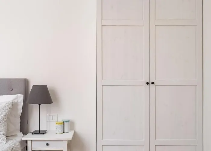 Canonica - Garisenda Appartement *