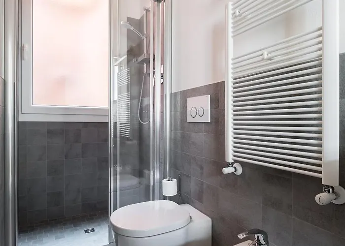 Canonica - Garisenda Apartman Bologna