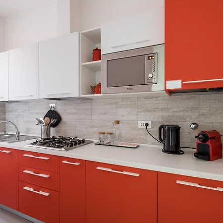 Canonica - Garisenda Apartman