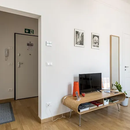 Canonica - Garisenda Apartman